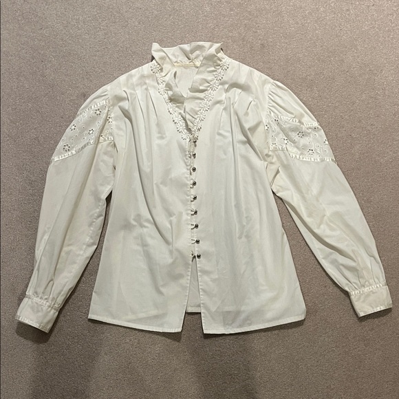 Tops - Vintage cotton White Blouse with Lace Details